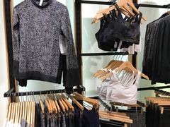 -lululemon(上海浦东IFC店)