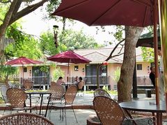 -侯臣咖啡文化村