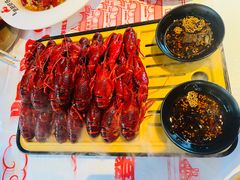 -肥肥虾庄·金牌油焖大虾(汉街SKP店)