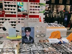 -美式眼镜·授权蔡司.依视路.尼康.豪雅.明月(人民广场店)