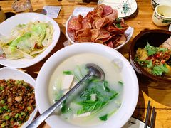 -老滇山寨•云南特色菜•地方菜•民族风情歌舞表演(金碧店)