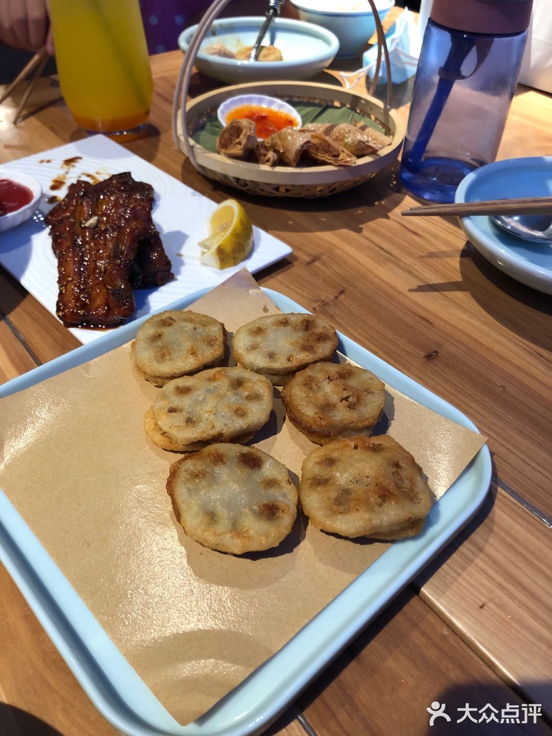 有点接受不了，麻辣香锅不能自己配菜，是固定给配好的