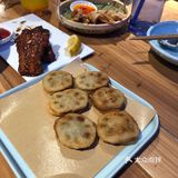 有点接受不了，麻辣香锅不能自己配菜，是固定给配好的