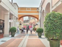 -佛罗伦萨小镇广佛名品奥特莱斯(疏港路店)