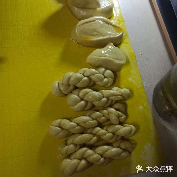 朋友圈里看到有人自己做麻花，老公说他也很想吃