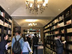 -钟书阁(松江泰晤士小镇店)