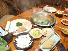 -东巴婆婆云南鱼豆花火锅(大东门店)