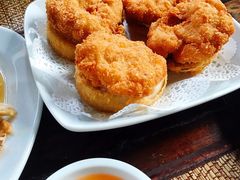 虾饼配洋葱圈-自然餐厅(Phuket)