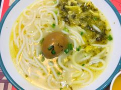 酸菜肉丝米粉-老娘舅餐厅(黄龙体育中心店)