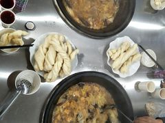 -粘豆包柴火铁锅炖