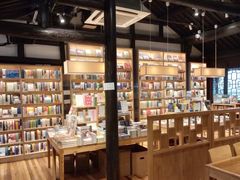 -猫的天空之城概念书店(杭州南宋御街店)