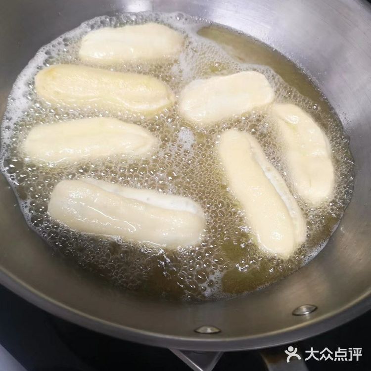 20200308001特殊的三八妇女节宅家制作炸油条记录……