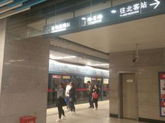 -体育场(地铁站)