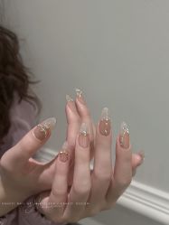 -花岐款式专研健康美甲沙龙