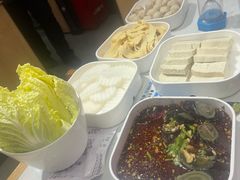 -鲁员外地锅鸡地锅鱼(古墩路店)