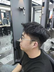 -藤野造型·烫·染发型设计店