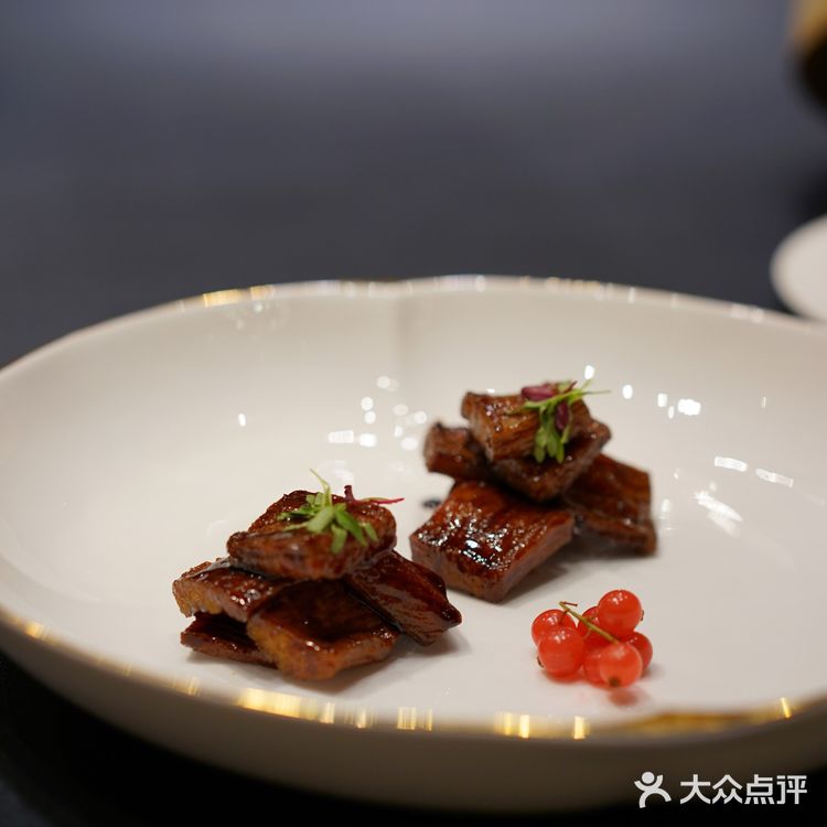 狮子山上,阅江楼旁,宝藏级别的餐厅,雕栏玉砌醉东风