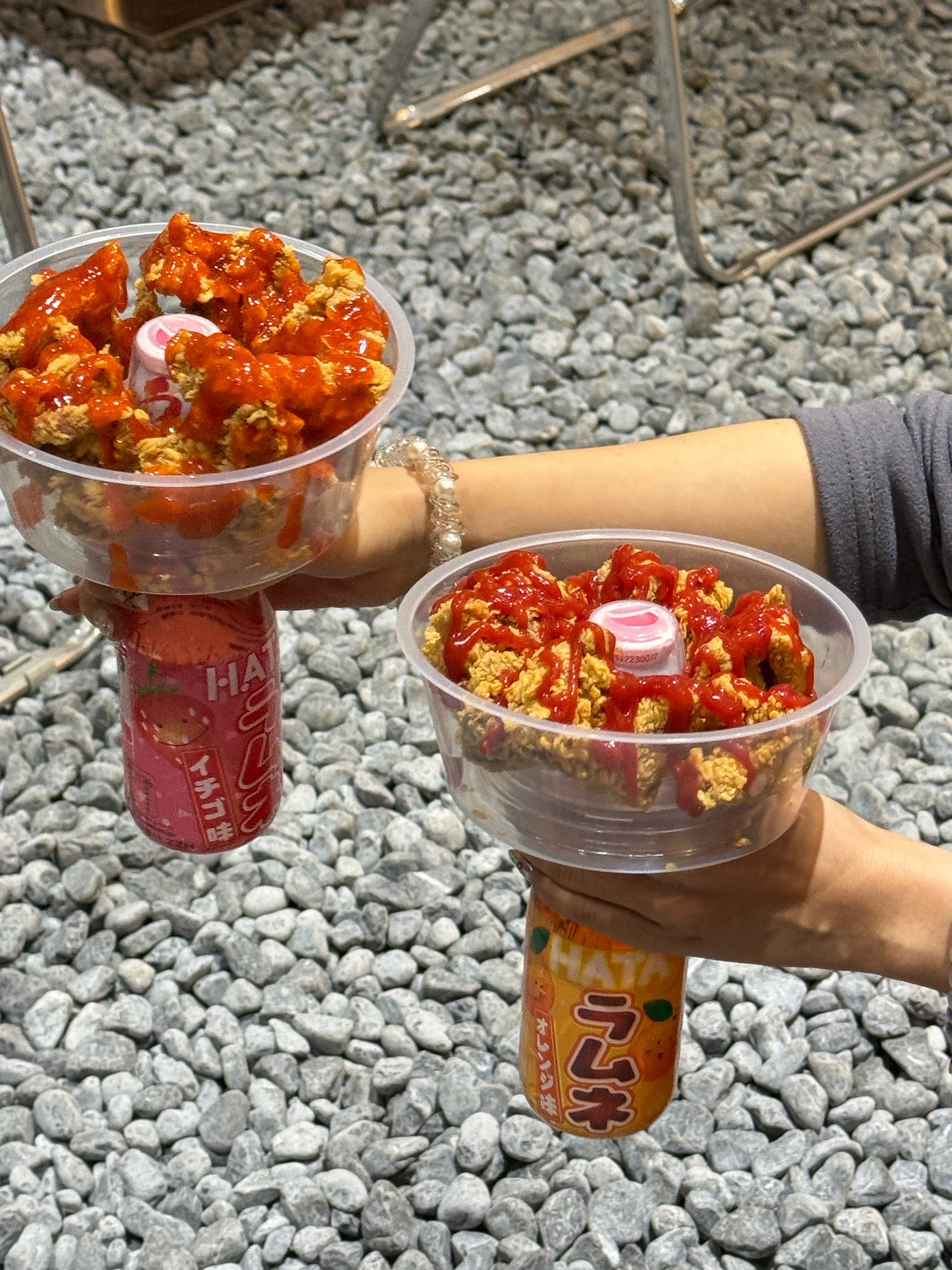 走在路上看见别人拿着炸鸡杯
我一整个大心动💓
这种炸鸡杯我第