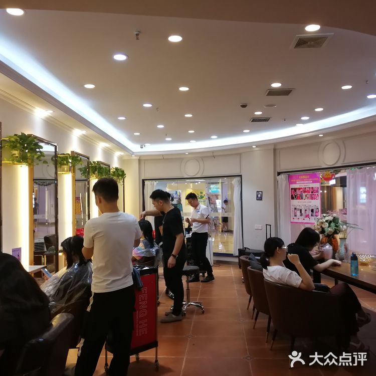 我因为有事跟预约的时间换了 小姐姐也给我换了