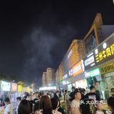 人超级超级多，不愧是最有名的夜市，就是停车不好停