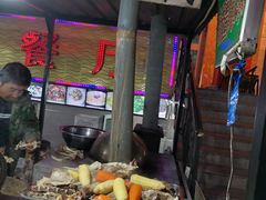 -布尔津河堤夜市