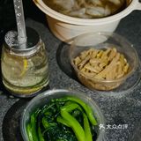 三里屯街头深夜嗦粉 酸笋老友粉爽飞了