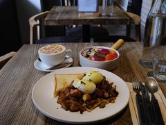 -Common Table · Brunch & Coffee