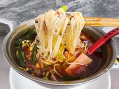 -铁锅哥米线