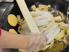 -屯老二农家铁锅炖·行业领军者(梅江店)