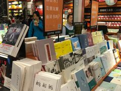 大堂-西西弗书店&矢量咖啡(壹方购物中心店)