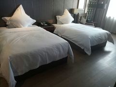 -武汉光谷广场杨家湾地铁站怡程酒店