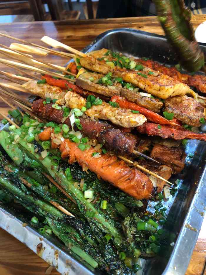 向记乐山烧烤-"晚上唱歌后跟朋友一起吃出来吃宵夜,找了一.