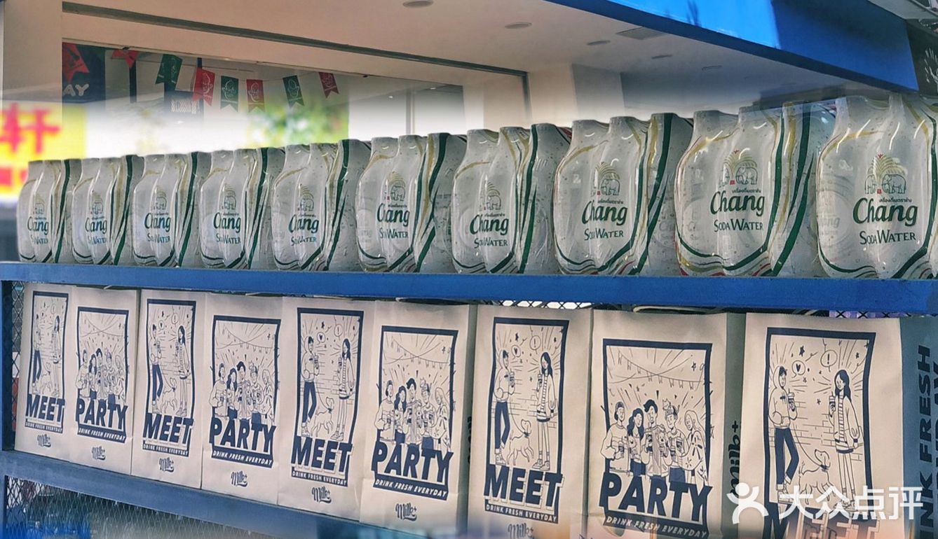 探店首家水桶杯奶茶店