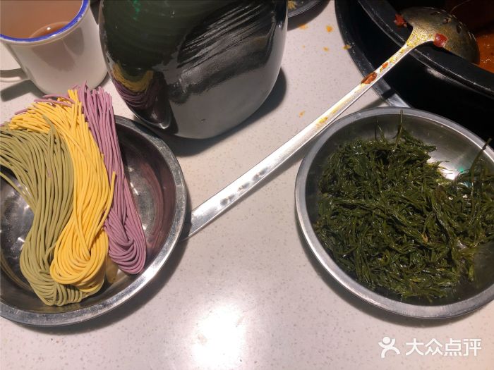 颜路边摊火锅(滨江店)网红柳芽图片