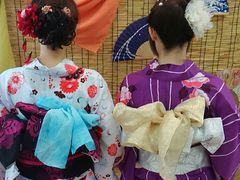 -东京都浅草樱花和服租赁店
