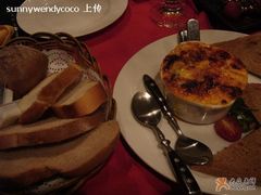 奶油芝士烩小牛肉、烤方包-申德勒加油站餐厅(三里屯北小街店)