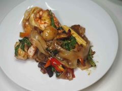 鲜虾炒河粉-Raan Jay Fai