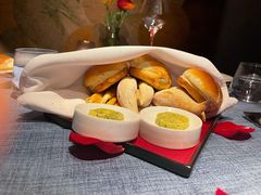 人餐前面包-弦月窗LUNETTE BY AMANDA(复兴路店)