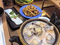 -老牌坊云南鱼豆花火锅(哈西万达店)