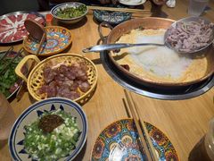 -洱火云南酸菜牛肉火锅(石景山当代商城店)