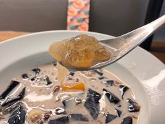娟姗奶大满贯-RUXU入续鸳鸯糖水铺(万菱汇店)