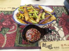 -刘姐啤酒鱼民族演艺餐厅(西街总店)