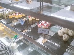 面包甜点陈列柜-芭菲盛宴·环球美食(北城国际店)