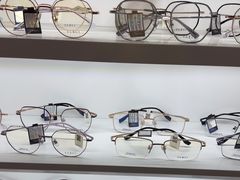 -美式眼镜·授权蔡司.依视路.尼康.豪雅.明月(南翔印象城店)