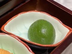绿油油蛋黄肉松团子-泓历皇朝酒店(东亭店)