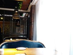 靠窗位-清真·卡德尔大叔新疆主题餐厅(龙汇路店)