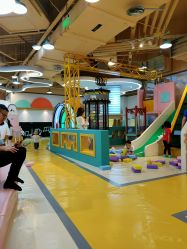 -多多淘儿童体验中心(重庆来福士店)