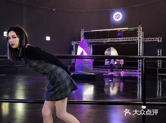 上海油罐新展！超梦幻轮滑迪斯科玩一整天