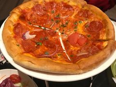 腊肠披萨-WOLFGANG PUCK KITCHEN & BAR(迪士尼小镇店)