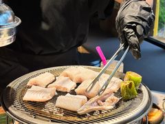 -围炉肉舍•炭烤活鳗•丹东海鲜烤肉(步行街店)